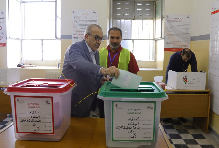في مدرسة السلط الثانوية.. أبو السمن
