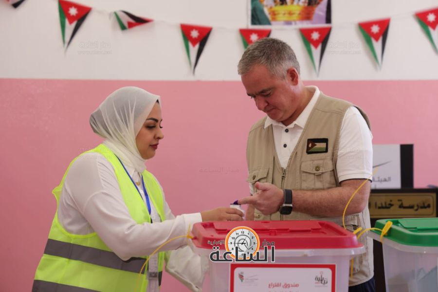 النابلسي يدلي بصوته في الانتخابات النيابية