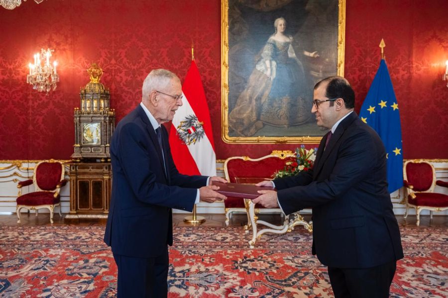 السفير الهنداوي يقدم أوراق اعتماده للرئيس