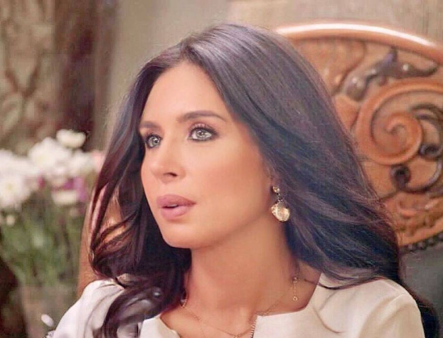 موافقة ابني يجرب المساكنة.. فنانة مصرية