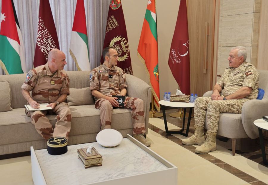 الحنيطي يستقبل وفدا عسكريا فرنسيا.. التعاون