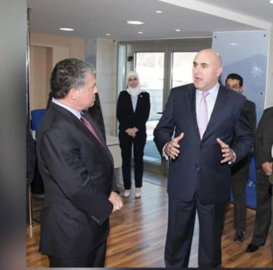 أبو وندي يهنئون الوزير مهند شحادة