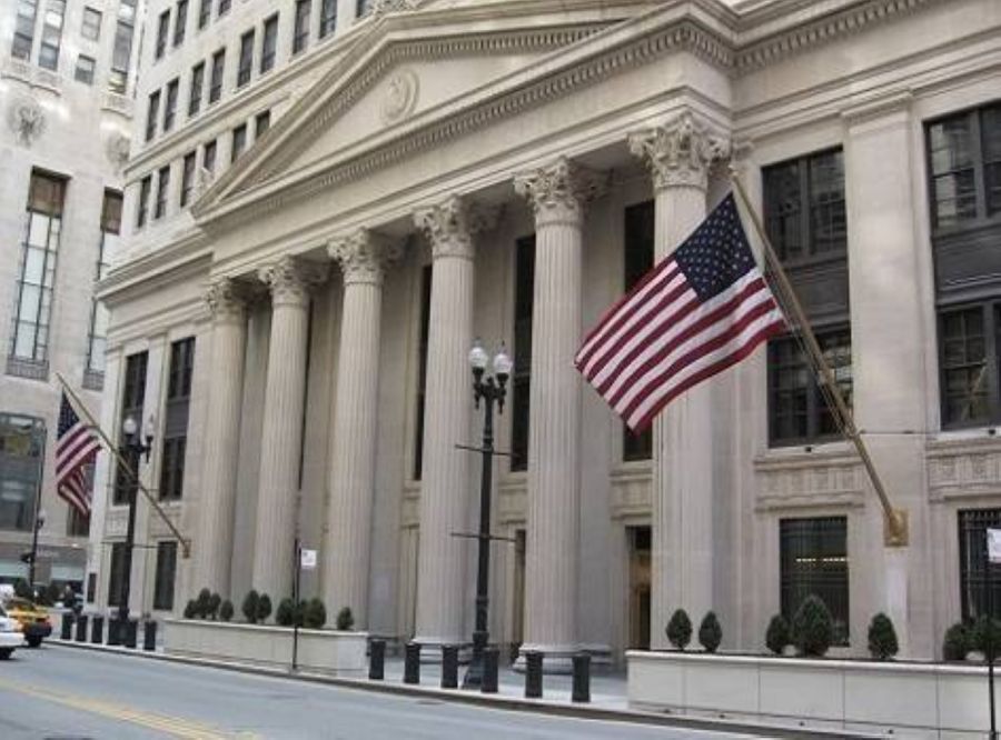 الاحتياطي الفدرالي يخفض معدل فائدته بنصف