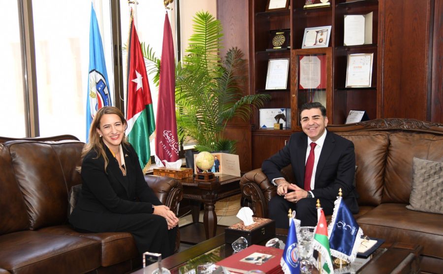 السفيرة الأميركية في عمان: يا لها