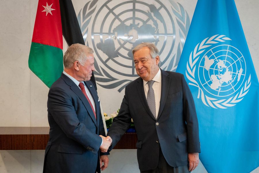 الملك يحذر لدى لقائه غوتيريش من