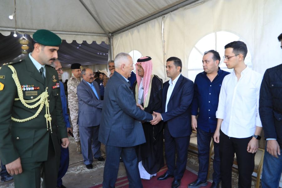 مندوبا عن الملك وولي العهد.. العيسوي