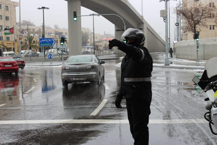 الأمن: الحذر وترك مسافة أمان والتأكد