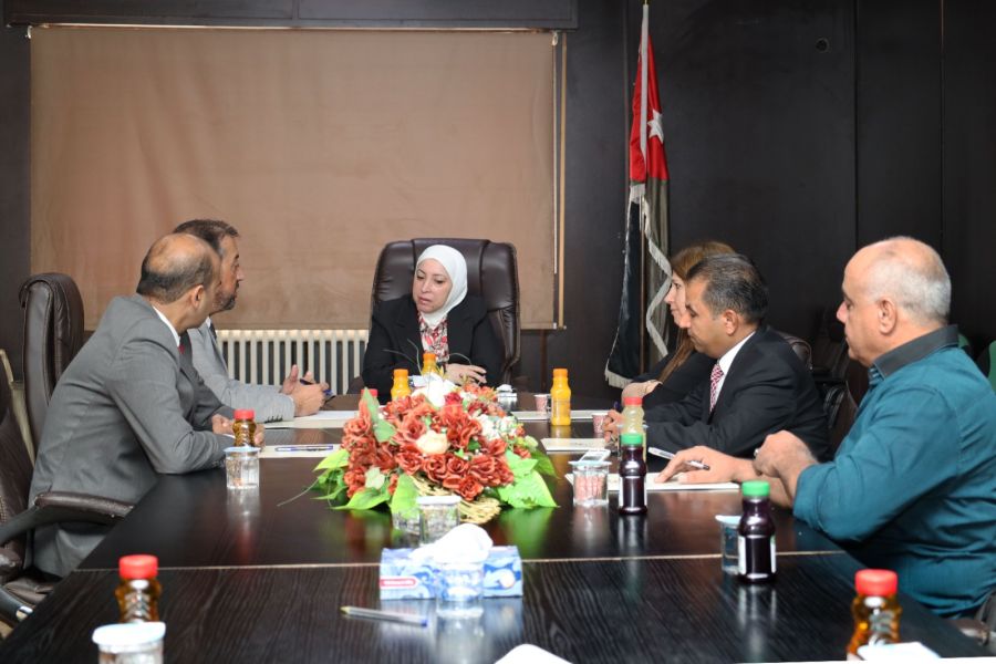 وزيرة النقل تطلع على استعدادات الأرصاد