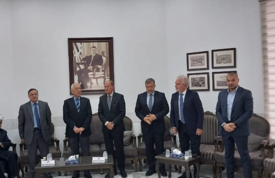 مندوبا عن الملك وولي العهد.. العيسوي