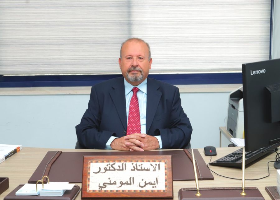 الدكتور أيمن المومني يباشر عمله عميدا