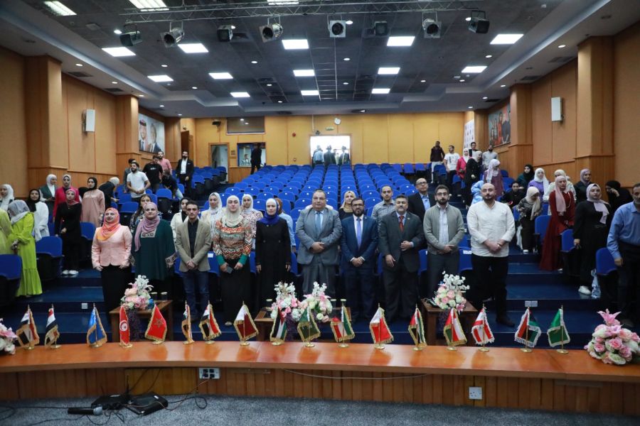 خريجو الصيدلة في جامعة الزرقاء يؤدون