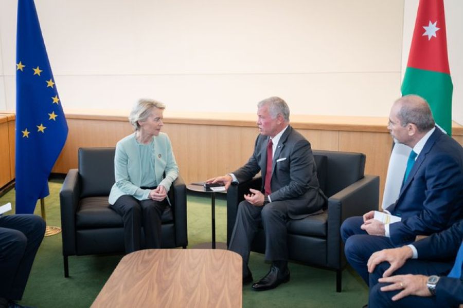 الملك عبدالله الثاني يعقد لقاء مع