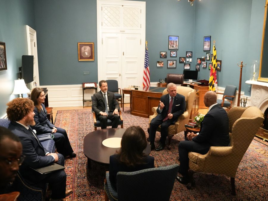 الملك عبدالله الثاني يعقد لقاء مع