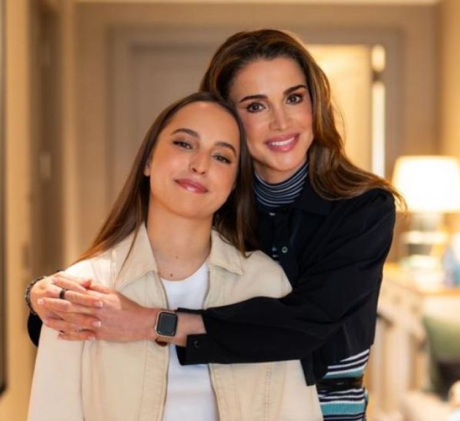 الملكة تهنئ الأميرة سلمى في عيد