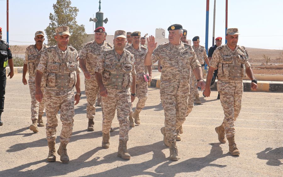 الحنيطي يؤكد أهمية تعزيز الكفاءة القتالية