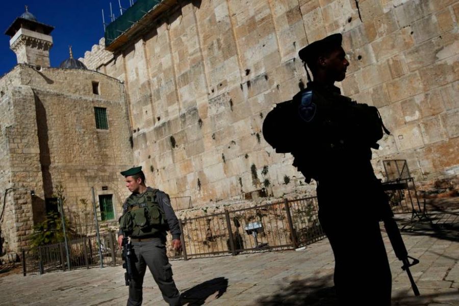 الاحتلال يمنع أذان الفجر في الحرم