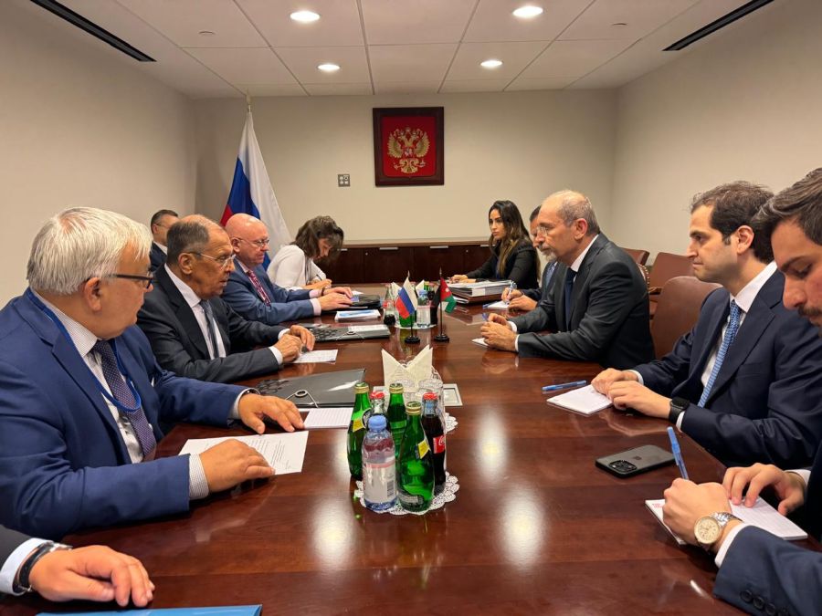 وزير الخارجية يجري مباحثات موسعة مع