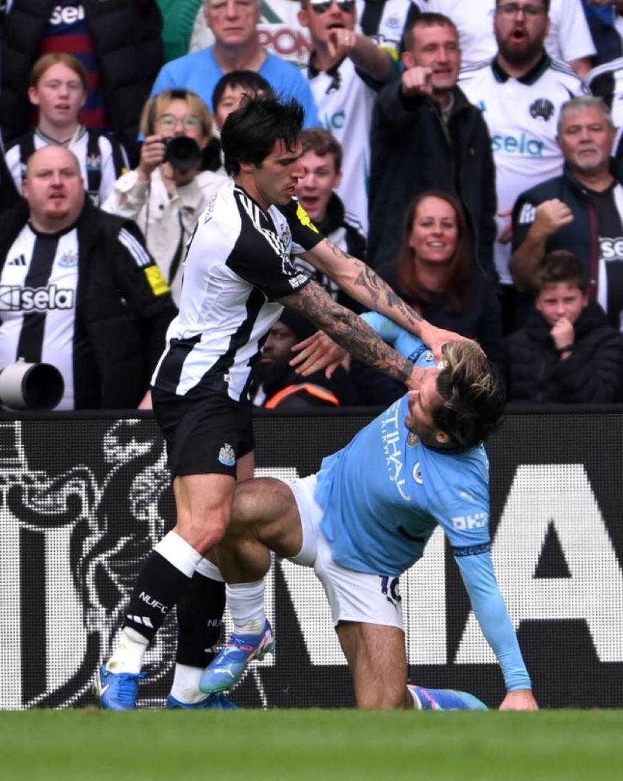 نيوكاسل يفرض التعادل على ضيفه مانشستر