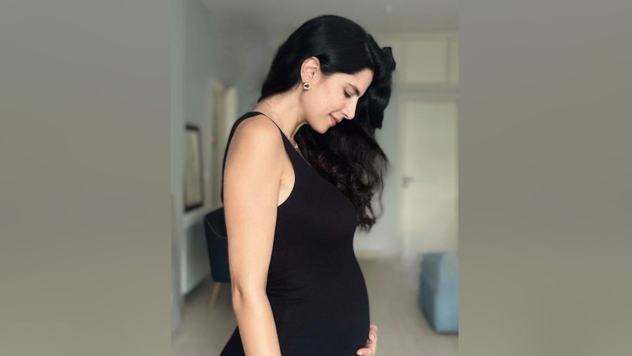 كارمن بصيبص تعلن حملها للمرة الأولى