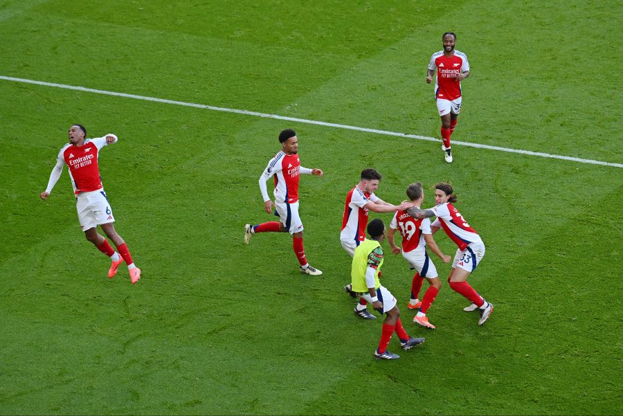 أرسنال يرفض ريمونتدادا ليستر ويحسم النقاط