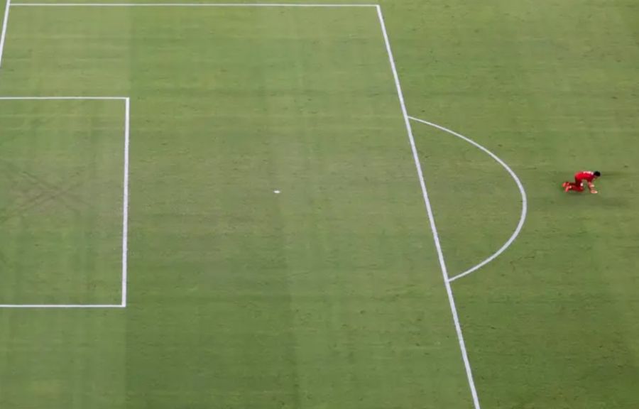 مجهولون يقطعون يد لاعب كرة قدم