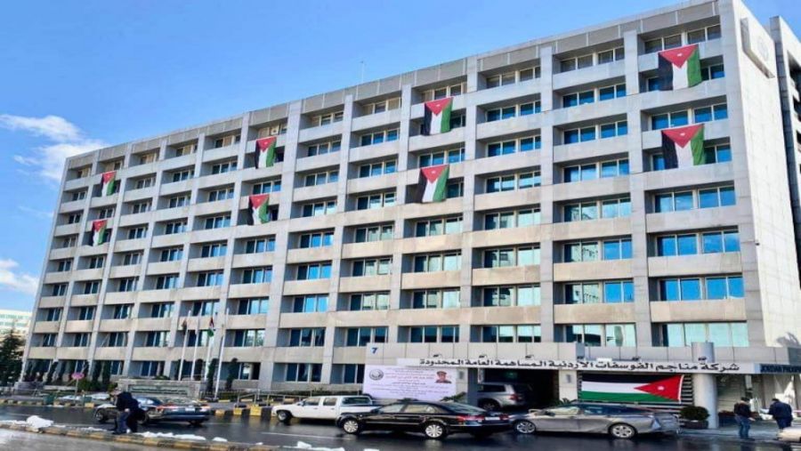 منح دراسية لأبناء العاملين والمتقاعدين في