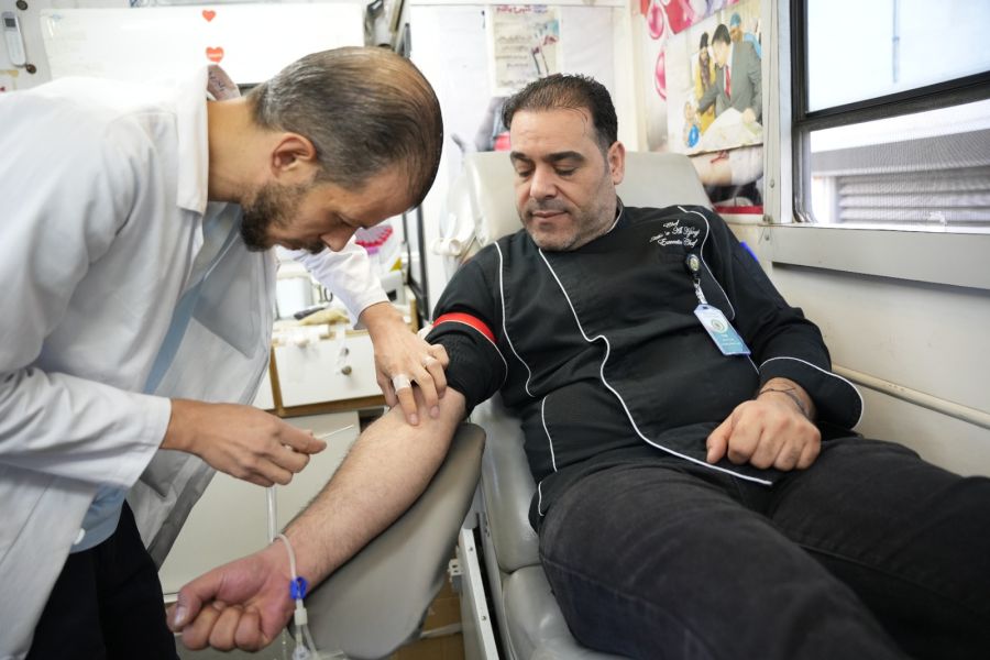 حملة للتبرع بالدم في مستشفى الكندي