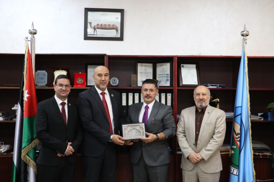 وفد من المعهد الاهلي بالسعودية يزور