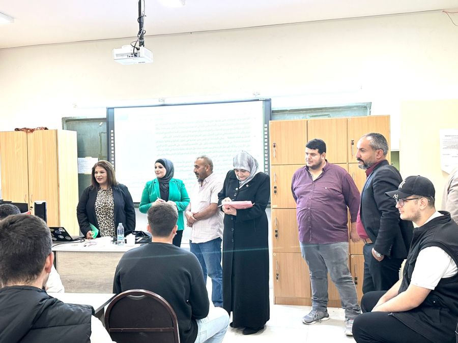 العجارمة تتفقد مختبرات التعليم المهني والتقني