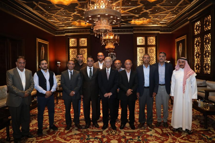 العيسوي يلتقي وفدا من أبناء عشيرة