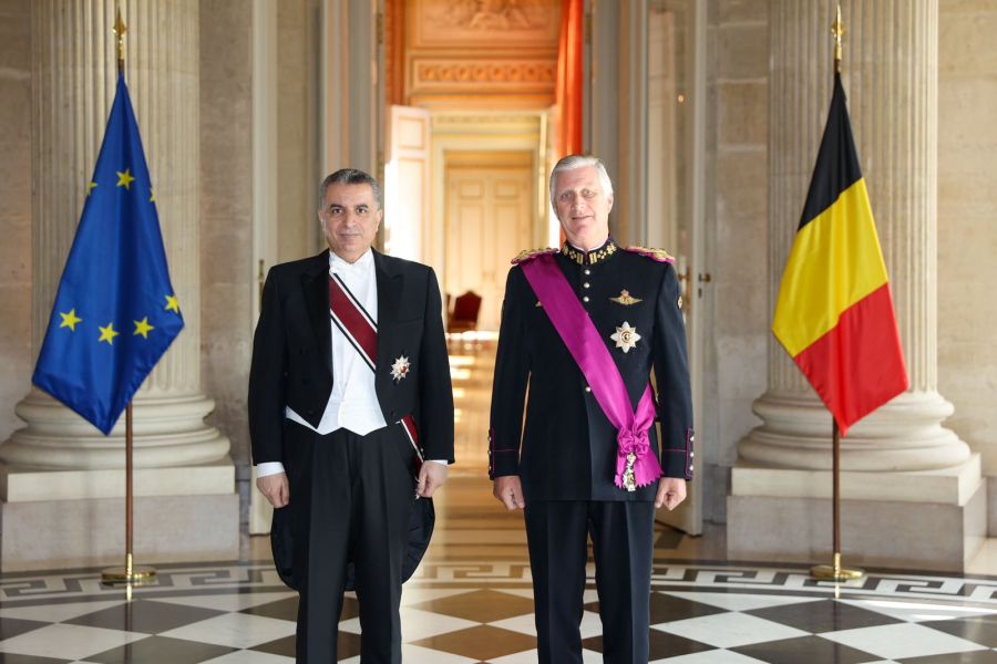 السفير. البطاينة يقدم أوراق اعتماده لملك