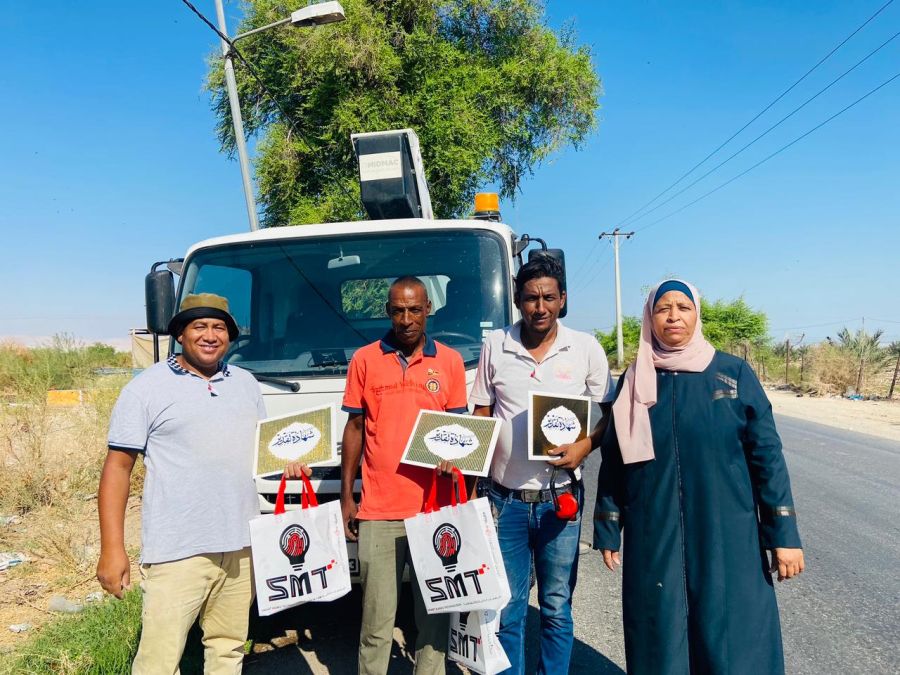 عايده الدعيسات تكرم موظفي القسم الفني