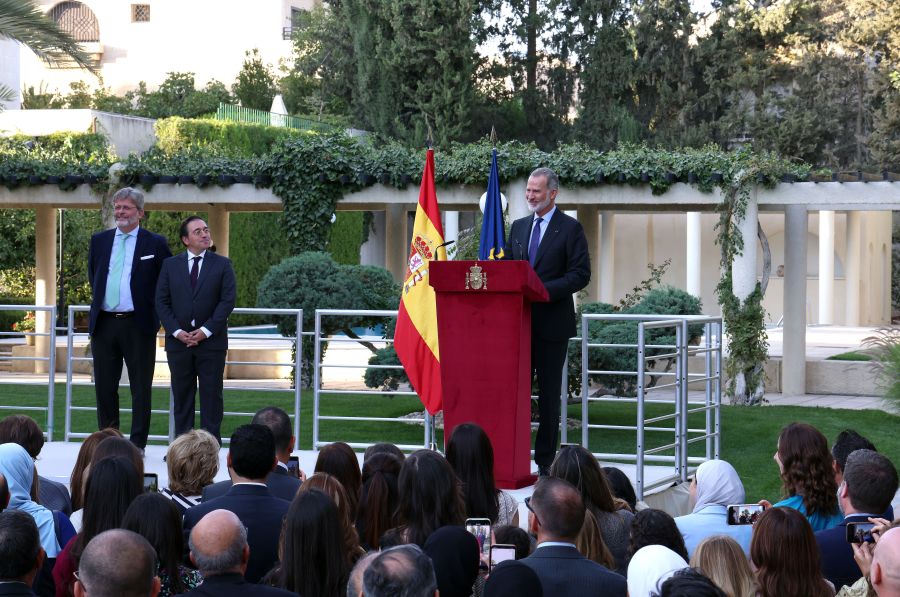 ملك إسبانيا من عمان: الصراع في