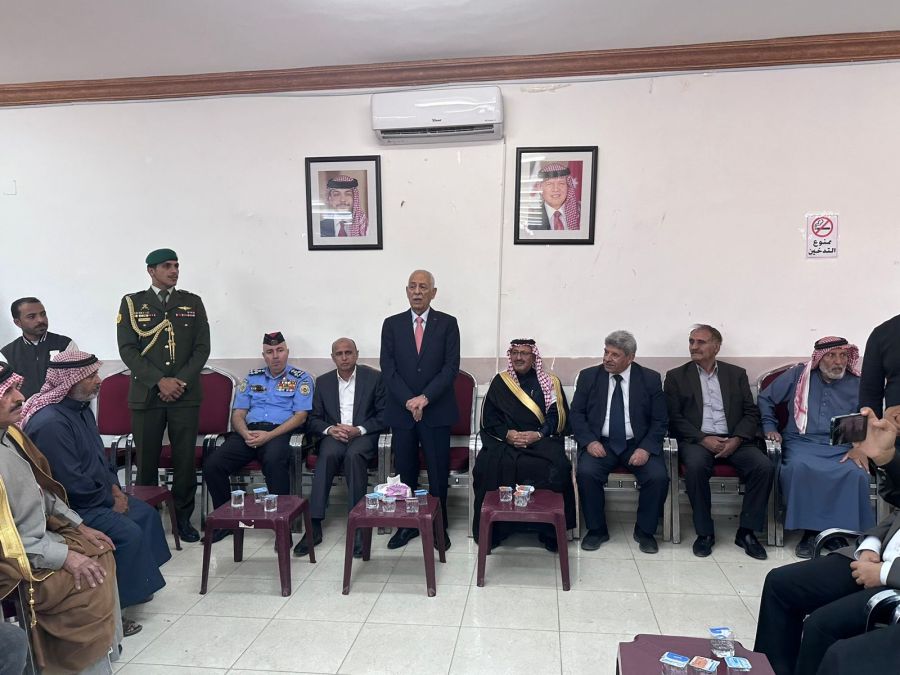 مندوبا عن الملك وولي العهد.. العيسوي