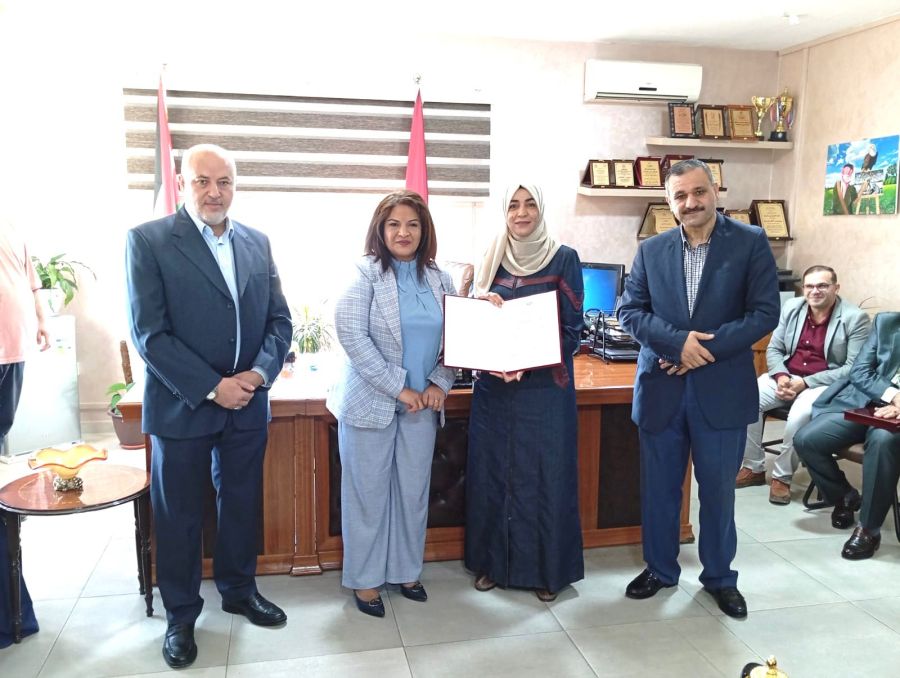 العجارمة تكرم عددا من المشرفين التربويين