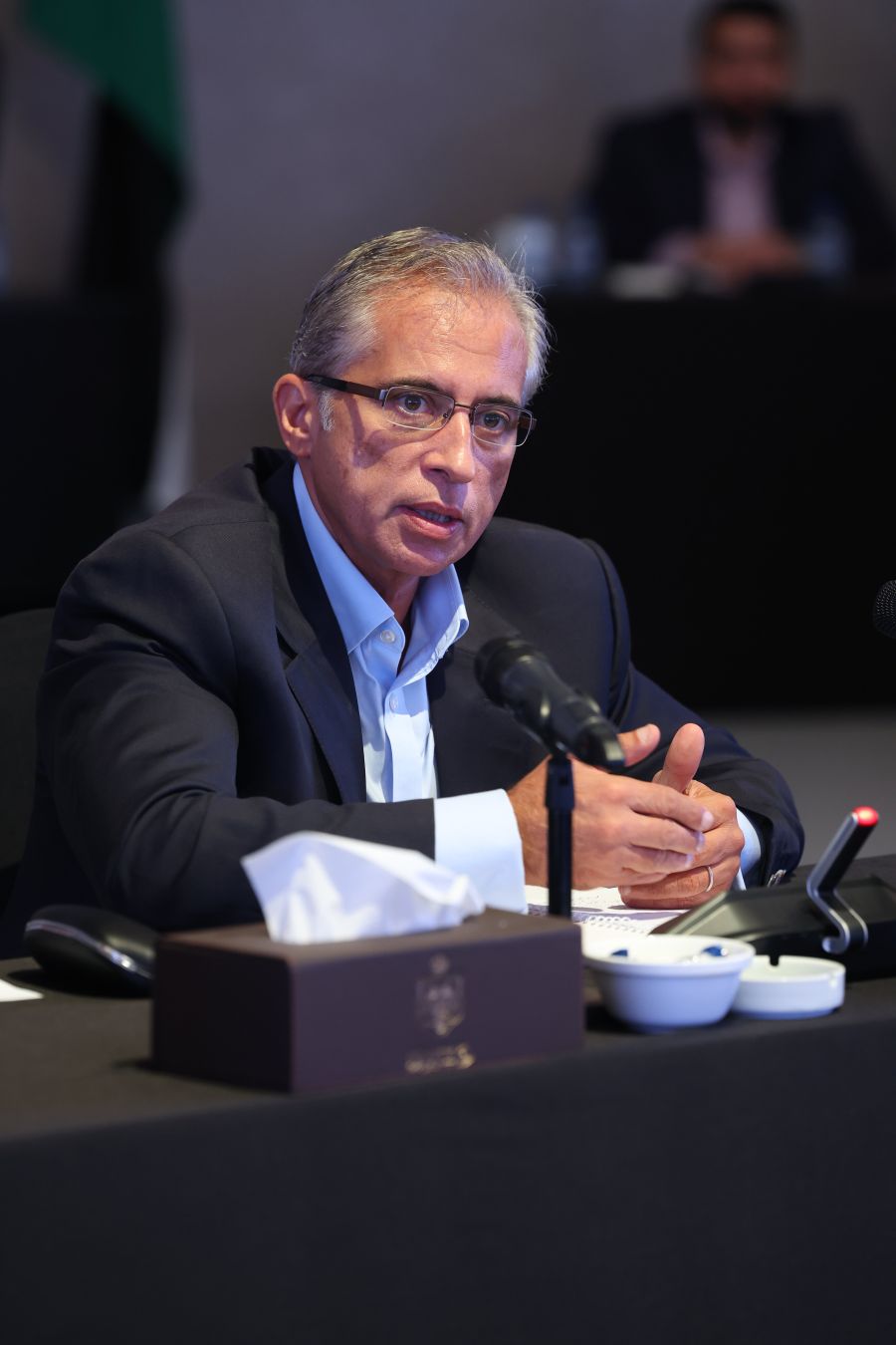 يوجه ويكلف.. حسان يزور دائرة الأراضي