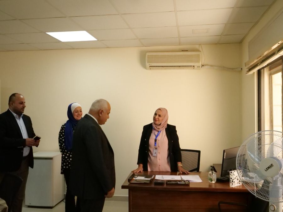 وزير العمل يتفقد عددا من مديريات