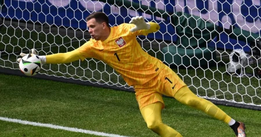 الحارس البولندي شتشيزني: لا علاقة لأحد