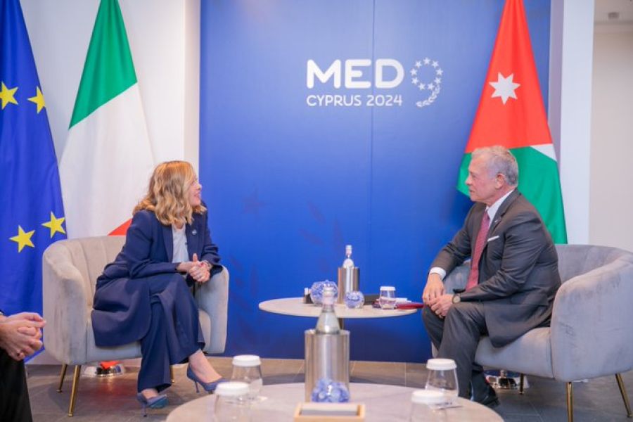 الملك عبدالله الثاني يلتقي رئيسة الوزراء