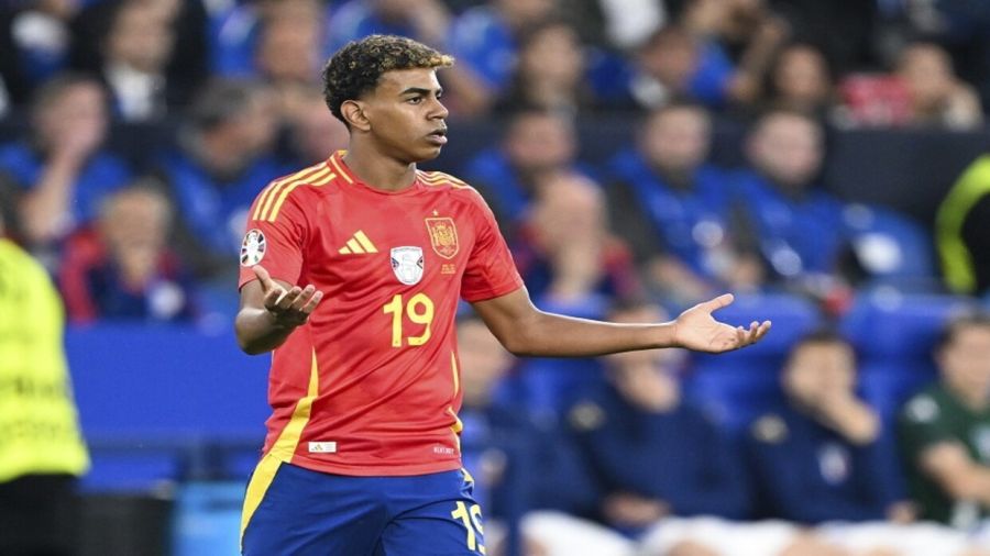 قرار مفاجئ بشأن لامين جمال مع