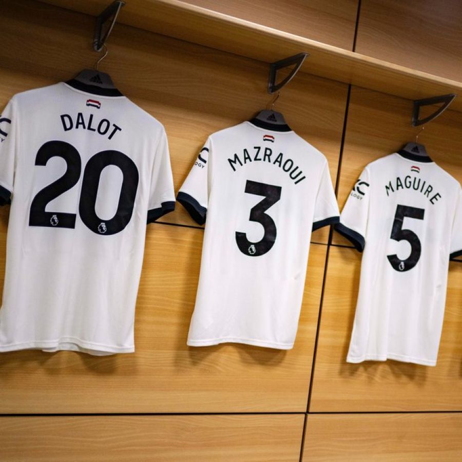 التنصت على غرفة ملابس مانشستر يونايتد..