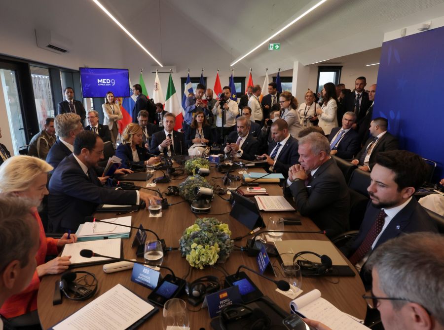 من مشاركة الملك في قمة دول