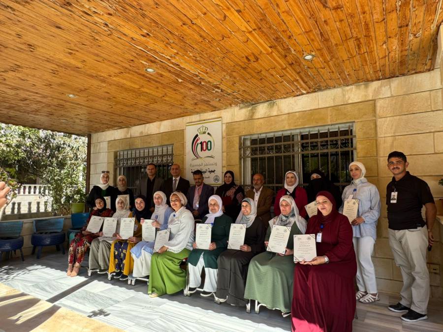 تخريج مشاركات بدورة تدريب مدربين في