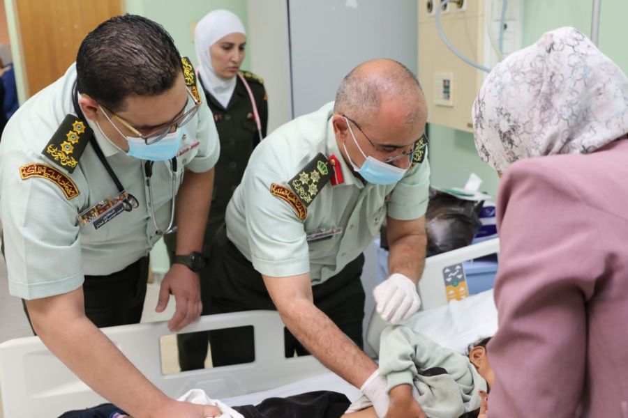 بتوجيهات ملكية.. إخلاء طفلة من قطاع