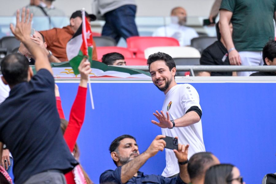 كيف بارك ولي العهد الامير الحسين