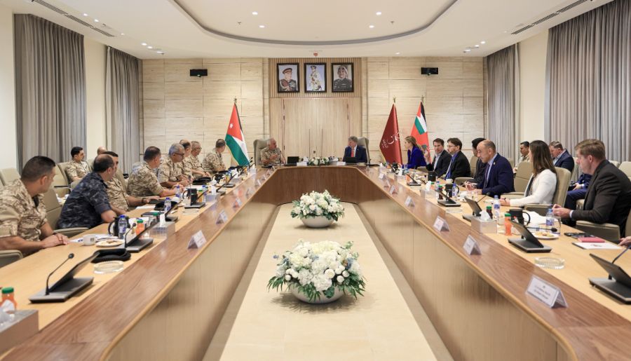 الحنيطي يستقبل وفدا من أعضاء الكونغرس