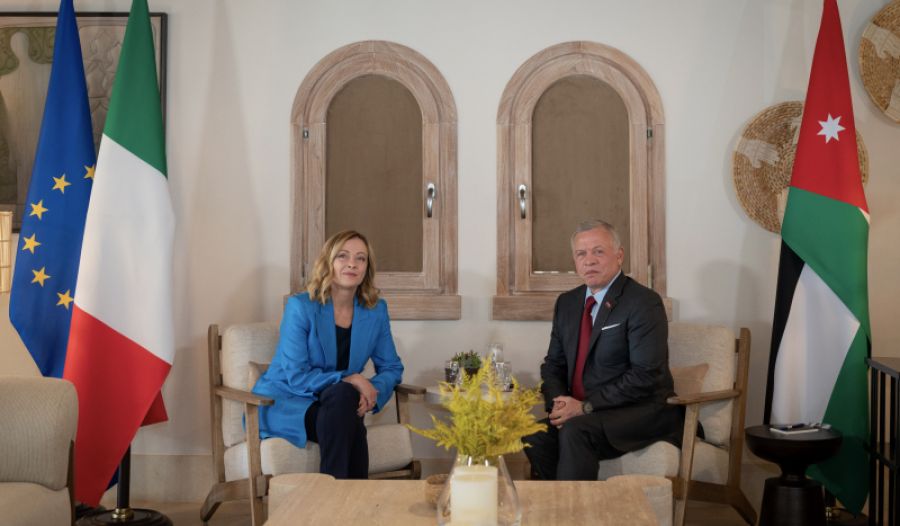 الملك يبحث مع ميلوني سبل خفض