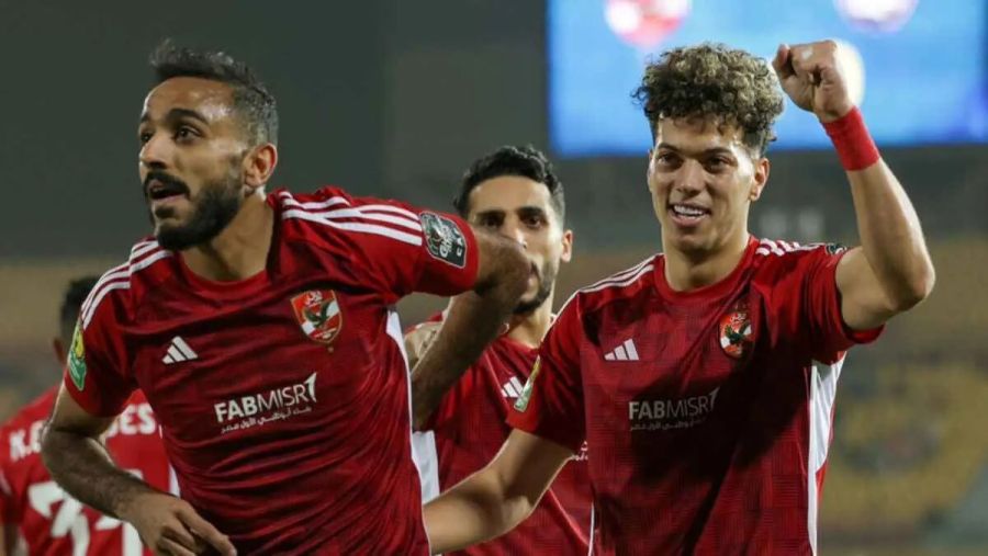 مشادة بين نجمي الأهلي المصري تخلق