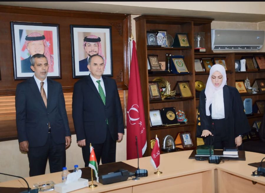 رزان خريسات.. مبارك أداء القسم القانوني