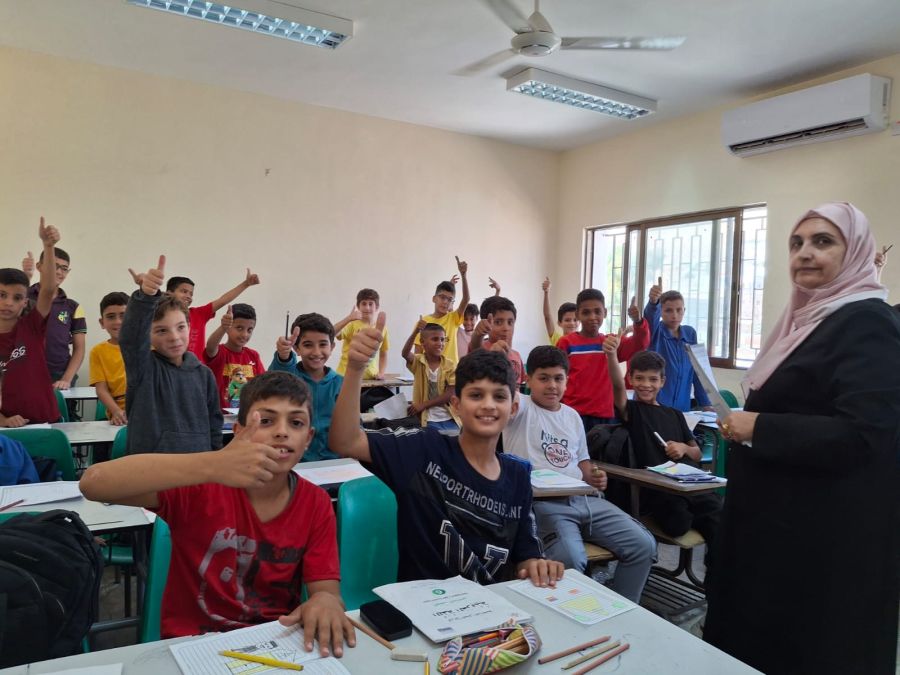 المومني تزور مدارس تربية الزرقاء الثانية